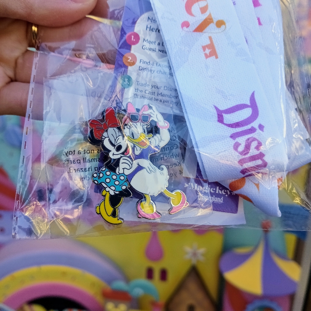 Disney Magic Key Minnie Mouse and Daisy Pin and Lanyard